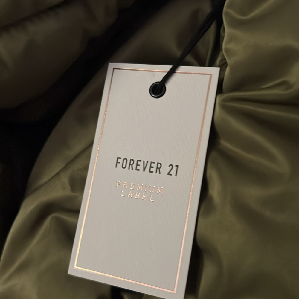 Forever 21 - Picture 3 of 6